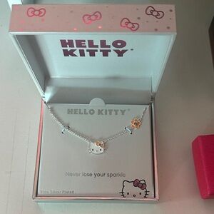 Hello Kitty Silver Necklace Orange Details